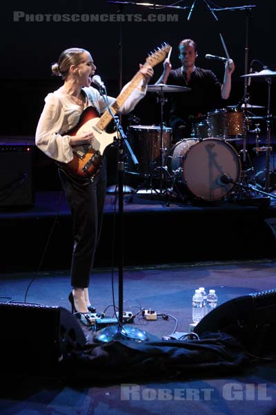 ANNA CALVI - 2011-01-17 - PARIS - Radio France (Studio 105) - 